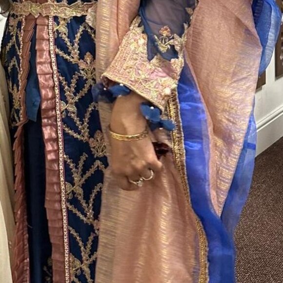 Asim Jofa Stunning 4 piece embroidery suit - Picture 4 of 6